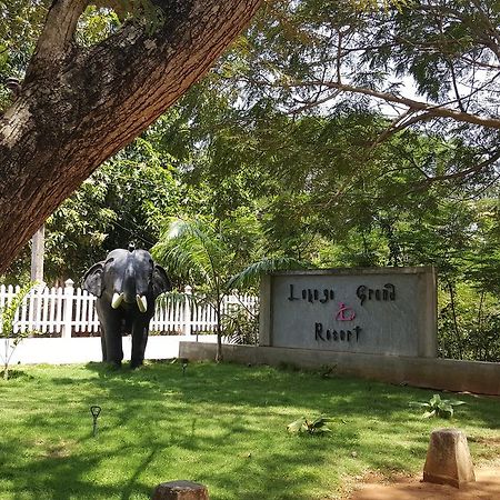 Lokuge Grand Resort Kataragama Luaran gambar