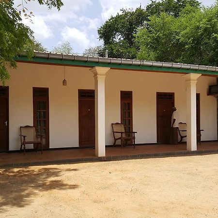 Lokuge Grand Resort Kataragama Luaran gambar