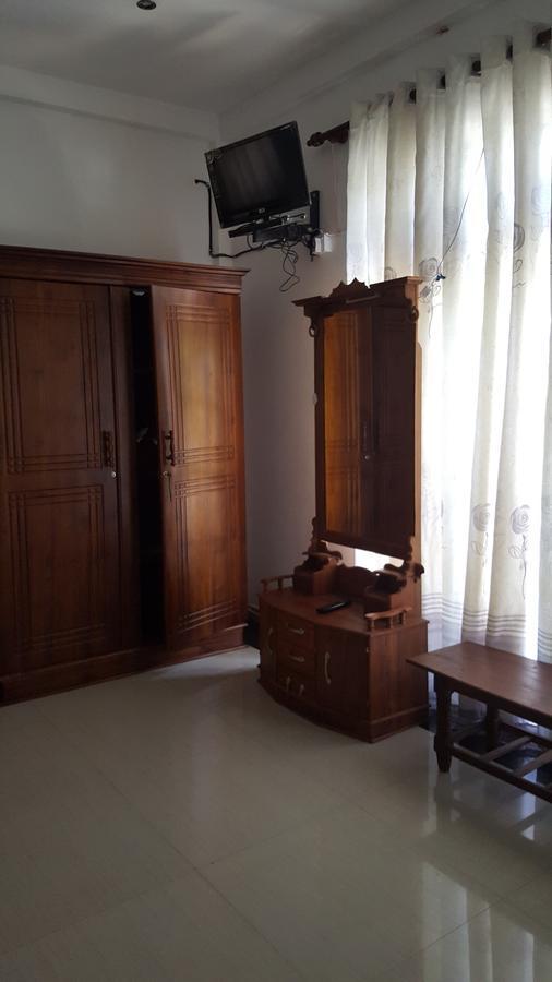 Lokuge Grand Resort Kataragama Luaran gambar