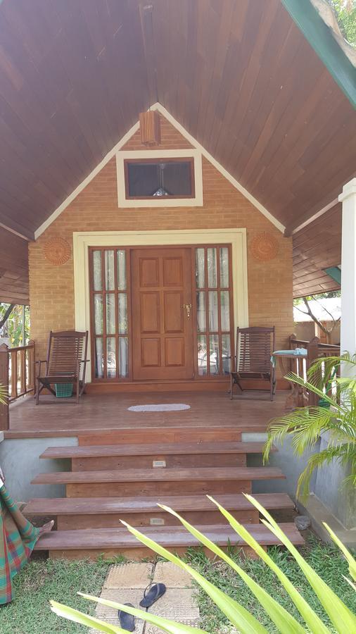 Lokuge Grand Resort Kataragama Luaran gambar