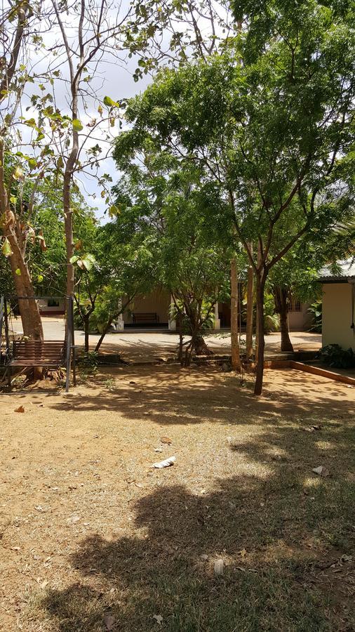 Lokuge Grand Resort Kataragama Luaran gambar