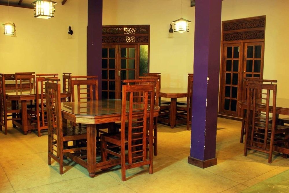 Lokuge Grand Resort Kataragama Luaran gambar