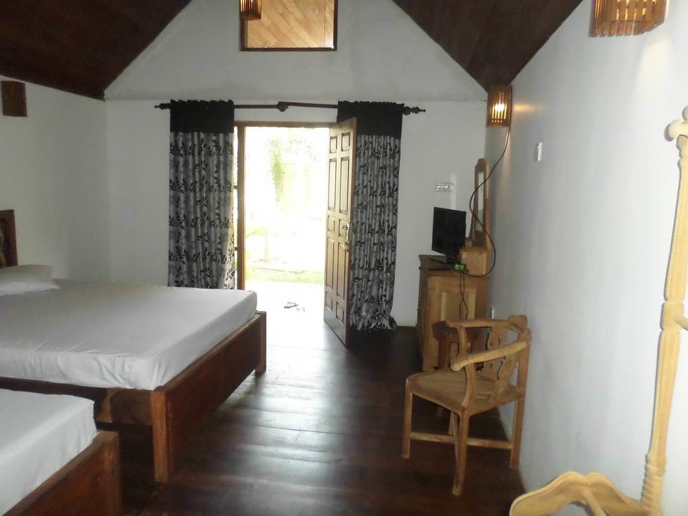 Lokuge Grand Resort Kataragama Luaran gambar