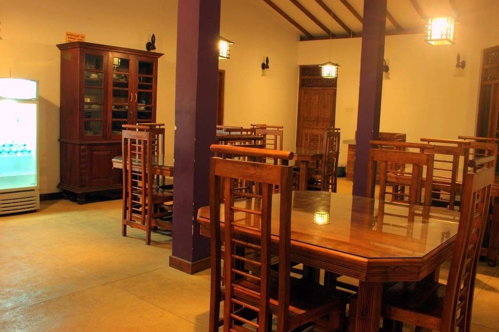 Lokuge Grand Resort Kataragama Luaran gambar