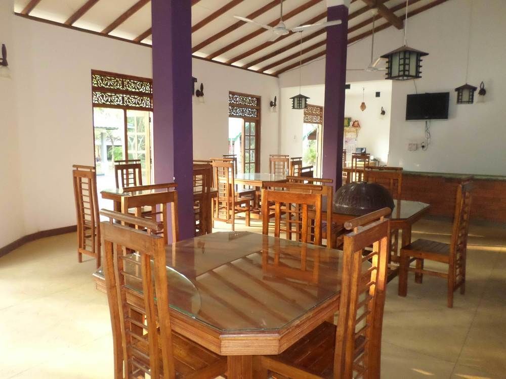 Lokuge Grand Resort Kataragama Luaran gambar